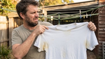 Cómo eliminar manchas de sudor en playeras con vinagre