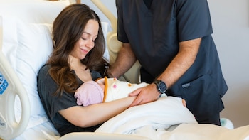La familia real de Jordania crece por partida doble: la princesa Iman mantiene inmóvil la línea de sucesión al ser madre de gemelas