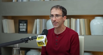 Steve Magness destaca la importancia del "juego interior" para definir el éxito y afrontar los desafíos diarios (captura de video)