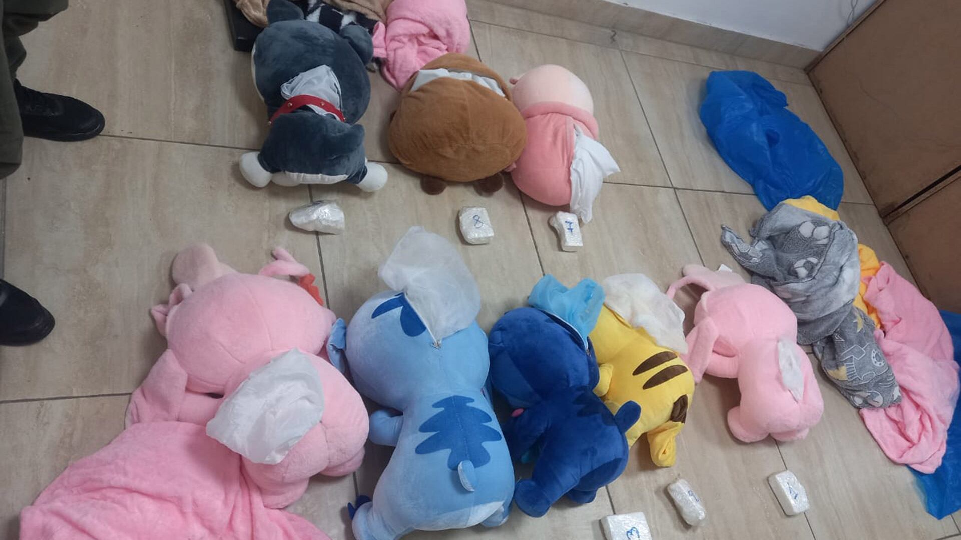 Las bolsas de cocaína dentro de los juguetes