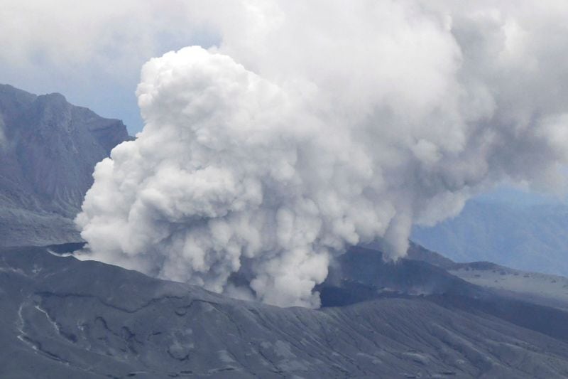La erupción Aso-4 del volcán Aso, en Japón, fue utilizada como modelo para entender la dinámica volcánica (Kyodo/vía REUTERS)