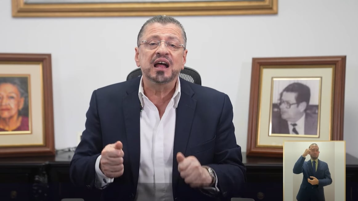 El Ejecutivo atribuye a medidas de la anterior Asamblea una caída de 373 mil millones de colones en ingresos (Captura de video: cadena dominical de la Presidencia)
