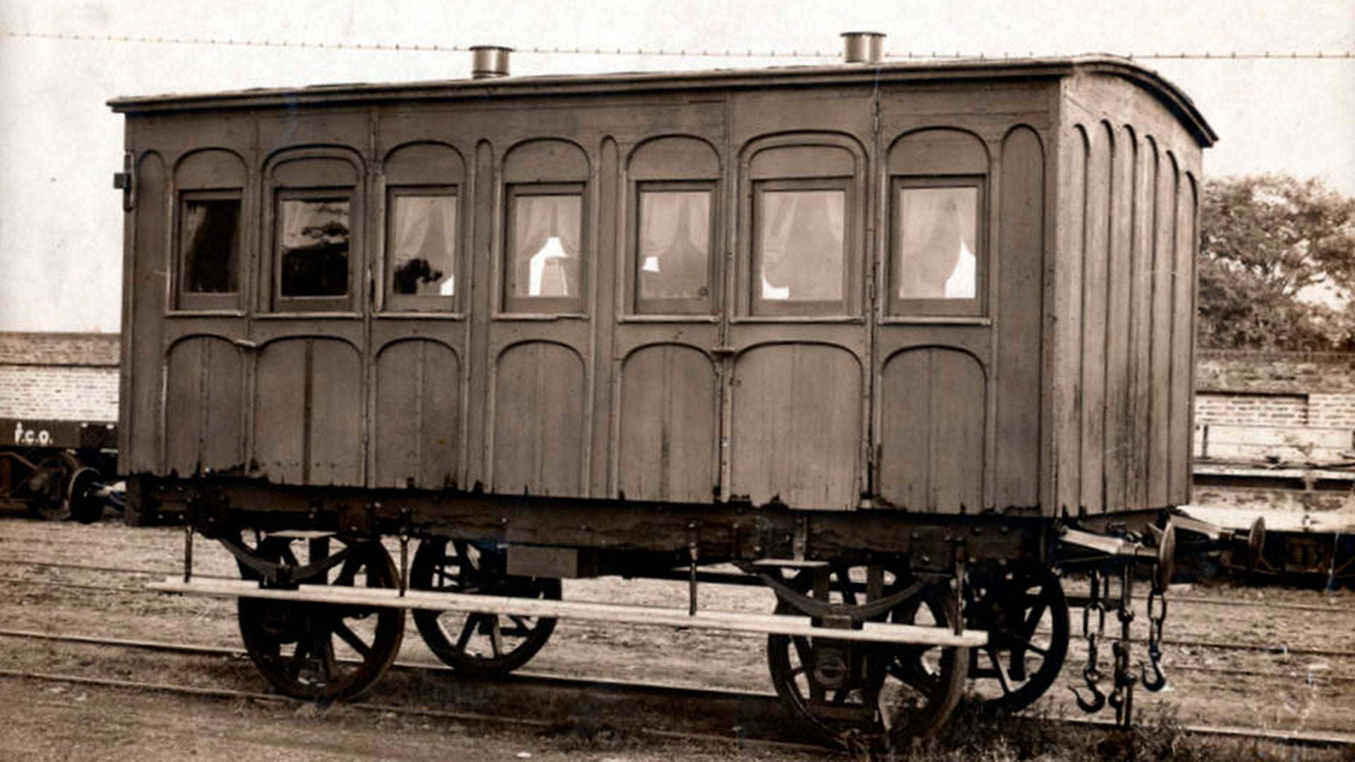 Antiguo vagón del ferrocarril. Había de primera y de segunda; cada uno, con una capacidad para treinta pasajeros