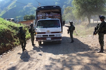 20/10/2024 Militares colombianos en un control (archivo)
SOCIEDAD SUDAMÉRICA COLOMBIA
EJÉRCITO DE COLOMBIA