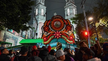 Celebraciones a San Judas Tadeo desbordan templo de San Hipólito y Línea 3 del Metro CDMX