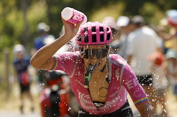El ecuatoriano Richard Carapaz (EF Education-EasyPost) en la décima etapa con final en Le Lioran, Francia - crédito EFE