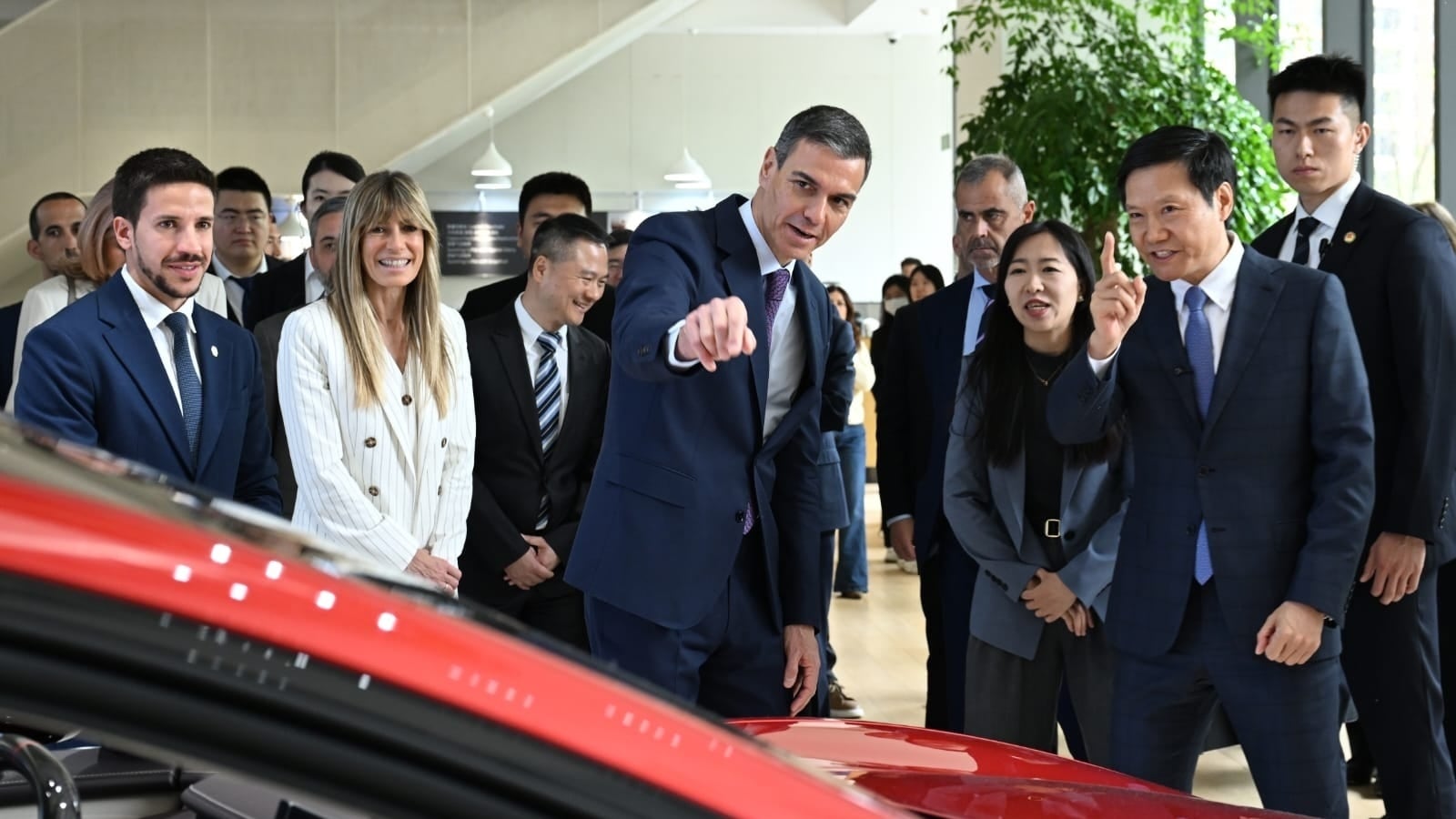 ¿Qué planes tiene China en España? Las claves para entender el despliegue del gigante asiático en Galicia, Zaragoza o Extremadura