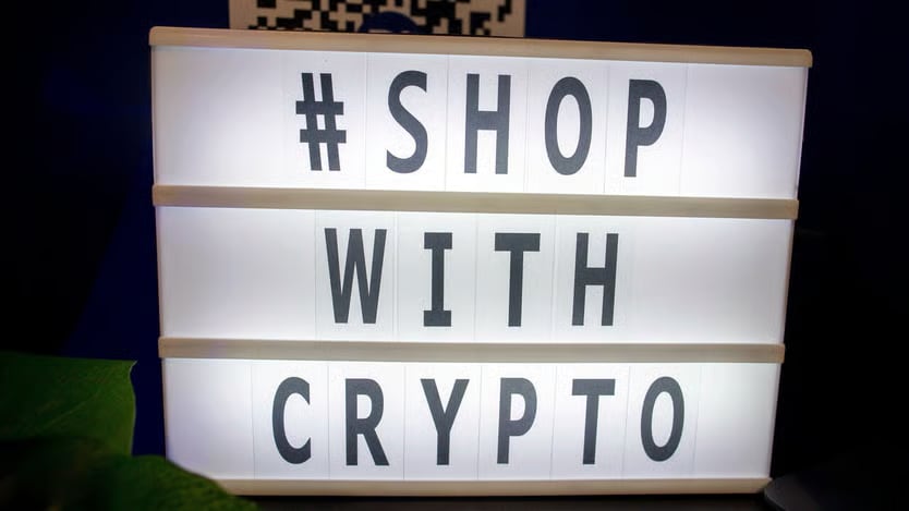 El auge de la IA se topa con un nuevo tipo de estafa con criptomonedas (The Economist)