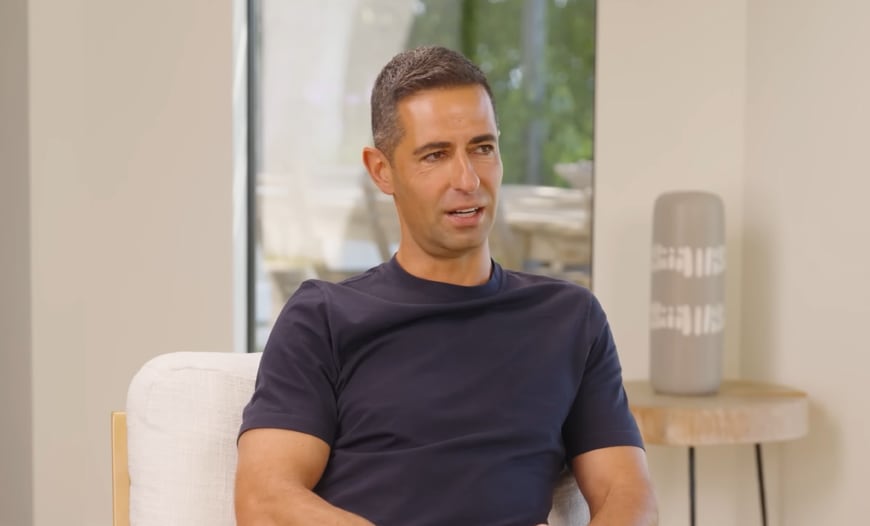 Adam Foroughi, nacido en Irán, construyó una fortuna de USD 18.900 millones con AppLovin en el sector de la tecnología publicitaria (YouTube:@DavidSenra)