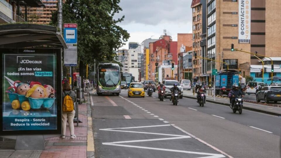 Desde el lunes 26 de mayo de 2025, empezaron a regir las multas por invadir el carril de buses en la carrera Séptima - crédito Alcaldía de Bogotá