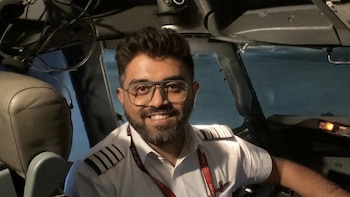 ¿Quién es el piloto aclamado como un héroe del vuelo de FlyDubai?