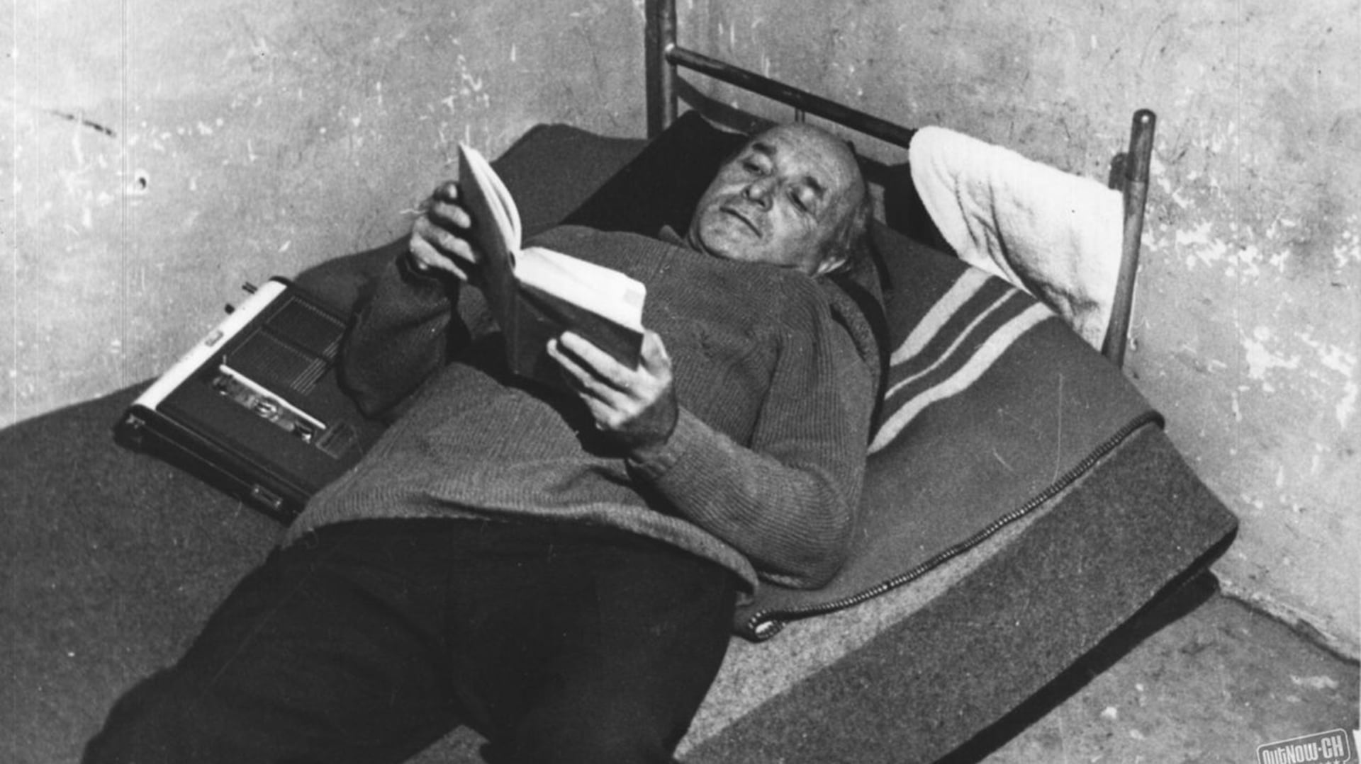 Klaus Barbie consiguió un pasaporte falso y pasajes como miembros de la Cruz Roja Internacional para su ingreso a Argentina, antes de huir hacia Bolivia