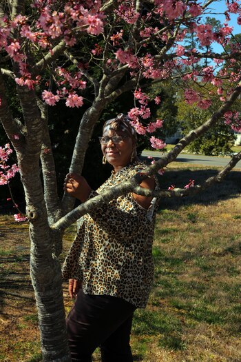 Yvette Lowery antes de someterse