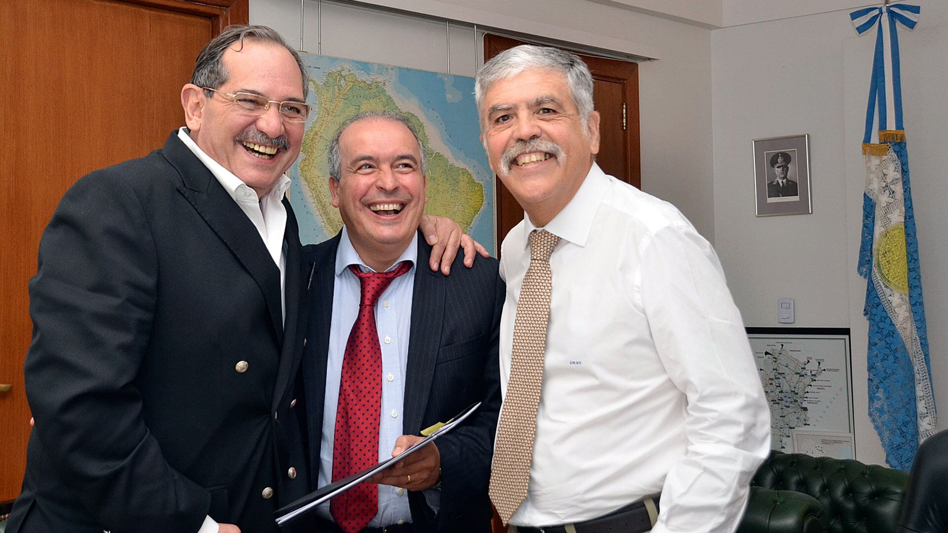 Todo arriba: José Alperovich, José López y De Vido (NA)