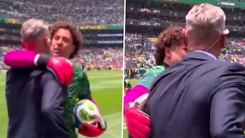 El inesperado gesto de Memo Ochoa con Sergio Goycochea cuando lo reconoció en la previa del primer partido del Mundial