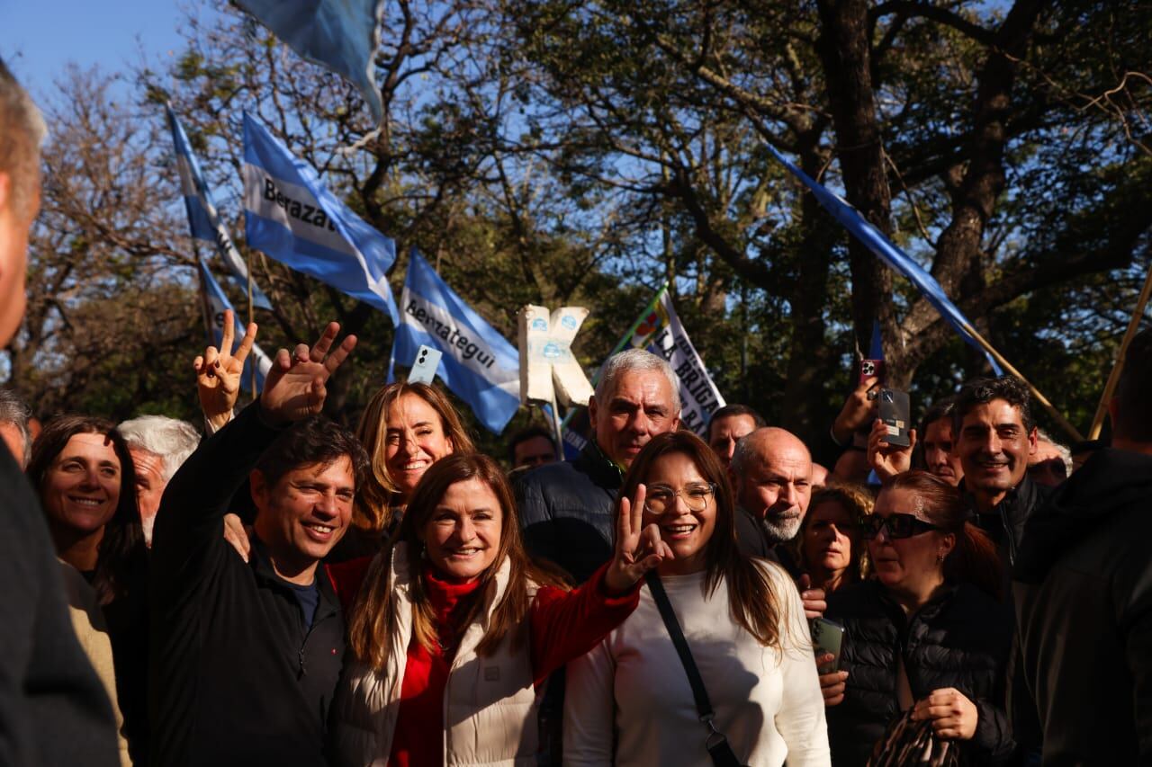 Tolosa Paz junto a Axel Kicillof