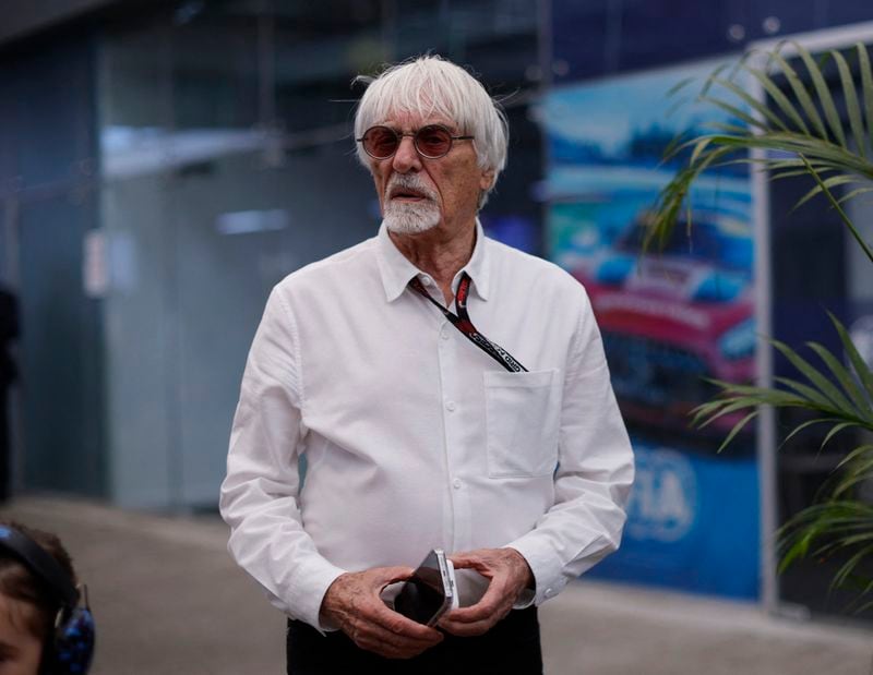 El ex director ejecutivo del Grupo de Fórmula Uno Bernie Ecclestone en el circuito antes del Gran Premio de Brasil de la Fórmula Uno en el Autódromo José Carlos Pace de Sao Paulo, Brasil (REUTERS/Amanda Perobelli/Archivo)