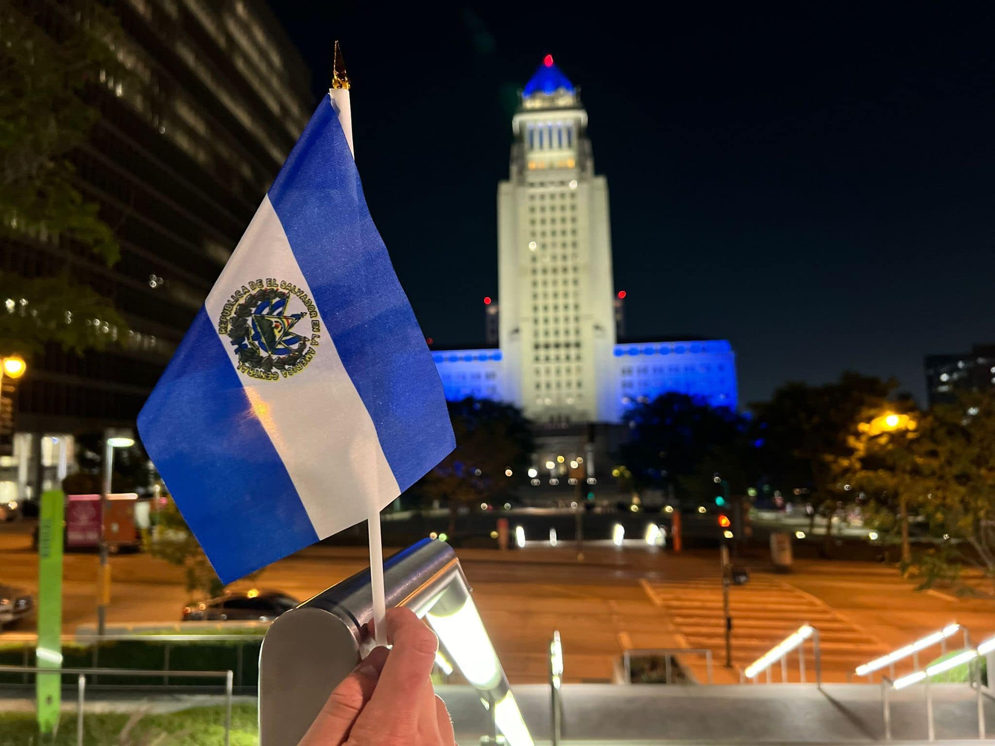 El fin del TPS puede elevar la tensión y los costos de trámites de última hora y dejar sin administración cuentas, viviendas, vehículos, negocios y otros bienes de salvadoreños en Estados Unidos. (Cortesía: )