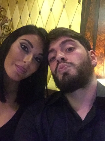 Diego Jr. con Nunzia Pennino en una antigua postal familiar