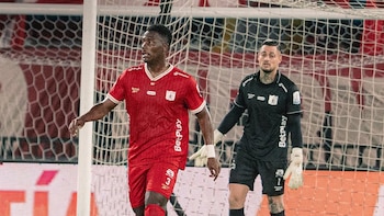 Figura del América de Cali que provocó reciente lesión de Falcao le pidió disculpas al delantero: “Le deseo mucha fuerza”