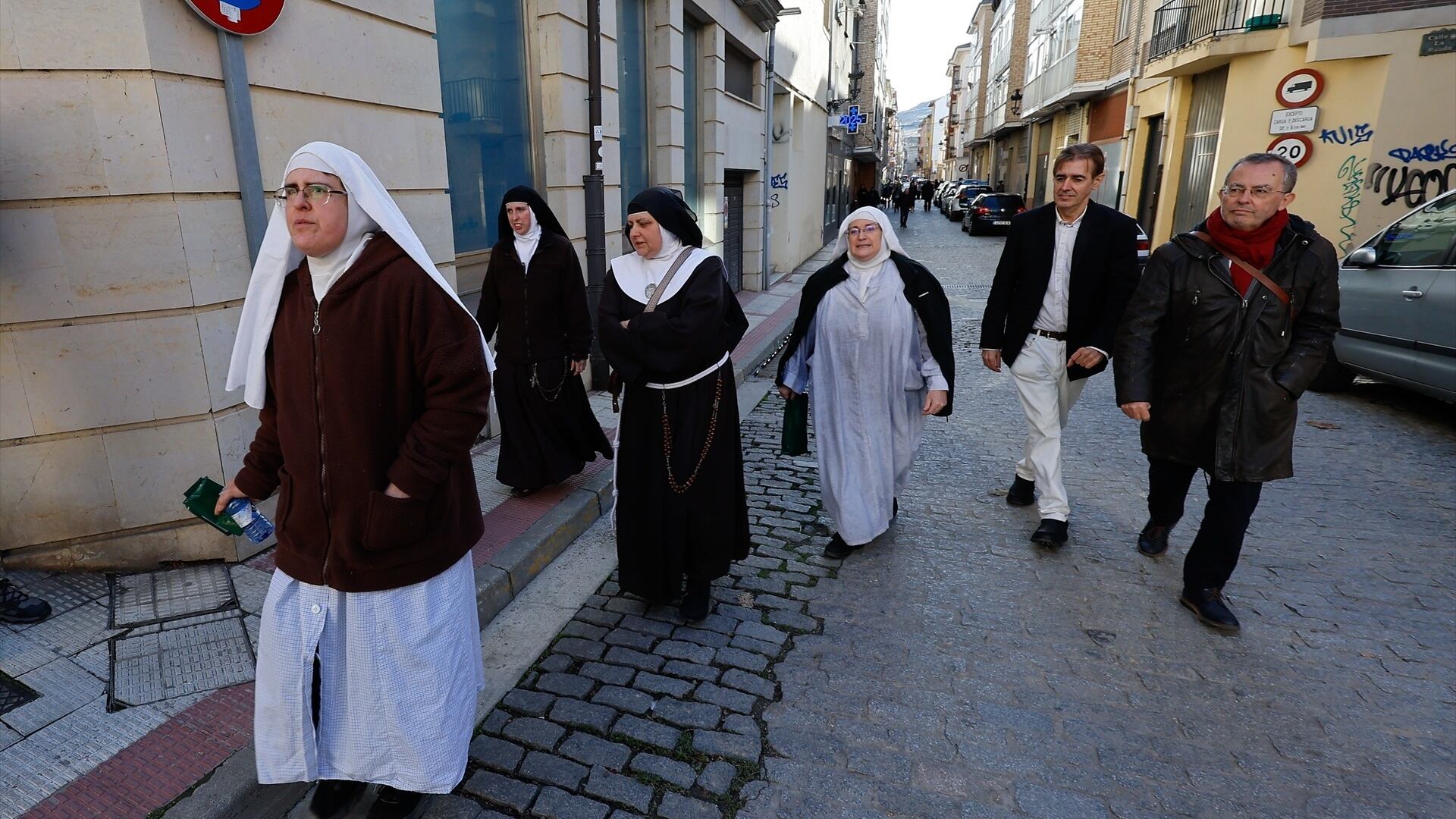 Varias exmonjas de Belorado a su salida de los juzgados, a 28 de noviembre de 2025 (Tomás Alonso / Europa Press)