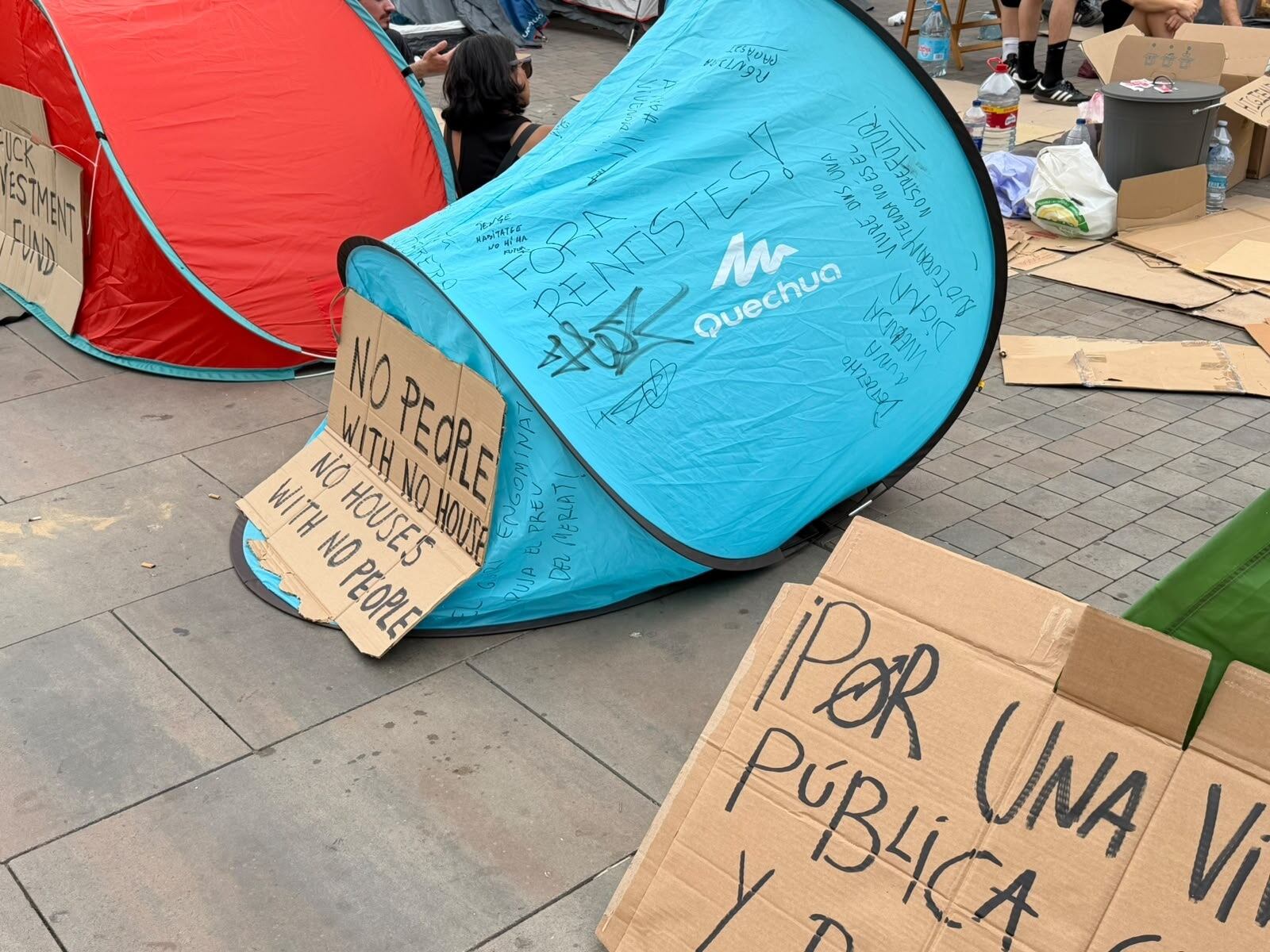 Algunas de las tiendas de campaña instaladas en Palma. (Europa Press)