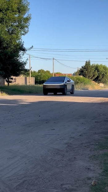 El cybertruck de Barby Franco