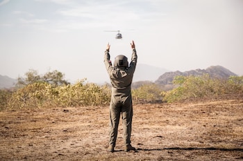 La acción conjunta de las Fuerzas Militares y los organismos de emergencia permitió extinguir 35 incendios y mantener vigilancia en zonas de riesgo - crédito prensa Fuerzas Militares