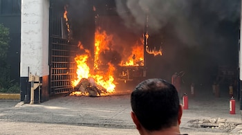 Incendio en agencia de autos moviliza a bomberos en la Gustavo A. Madero. Crédito: @JefeVulcanoCova