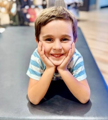 El niño de 5 años había regresado de un bautismo con su familia antes de quedar dentro del vehículo durante una reunión en su casa (AZCentral)