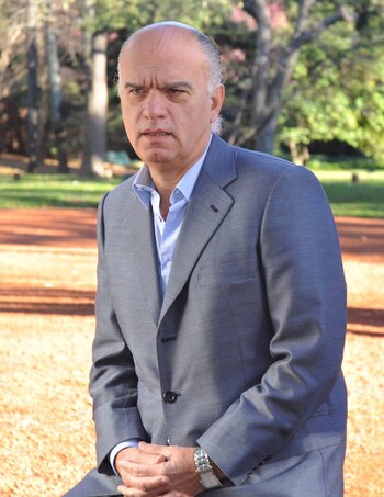 Grindetti tiene 65 años y