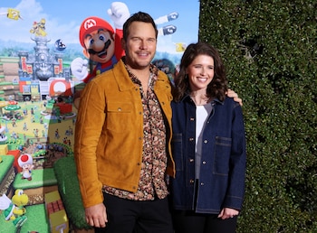 Katherine Schwarzenegger intenta enseñarle a