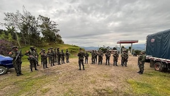 Ejército desactiva explosivos en vías