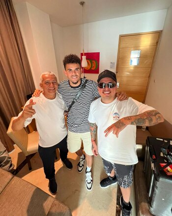 También incluyó en el video