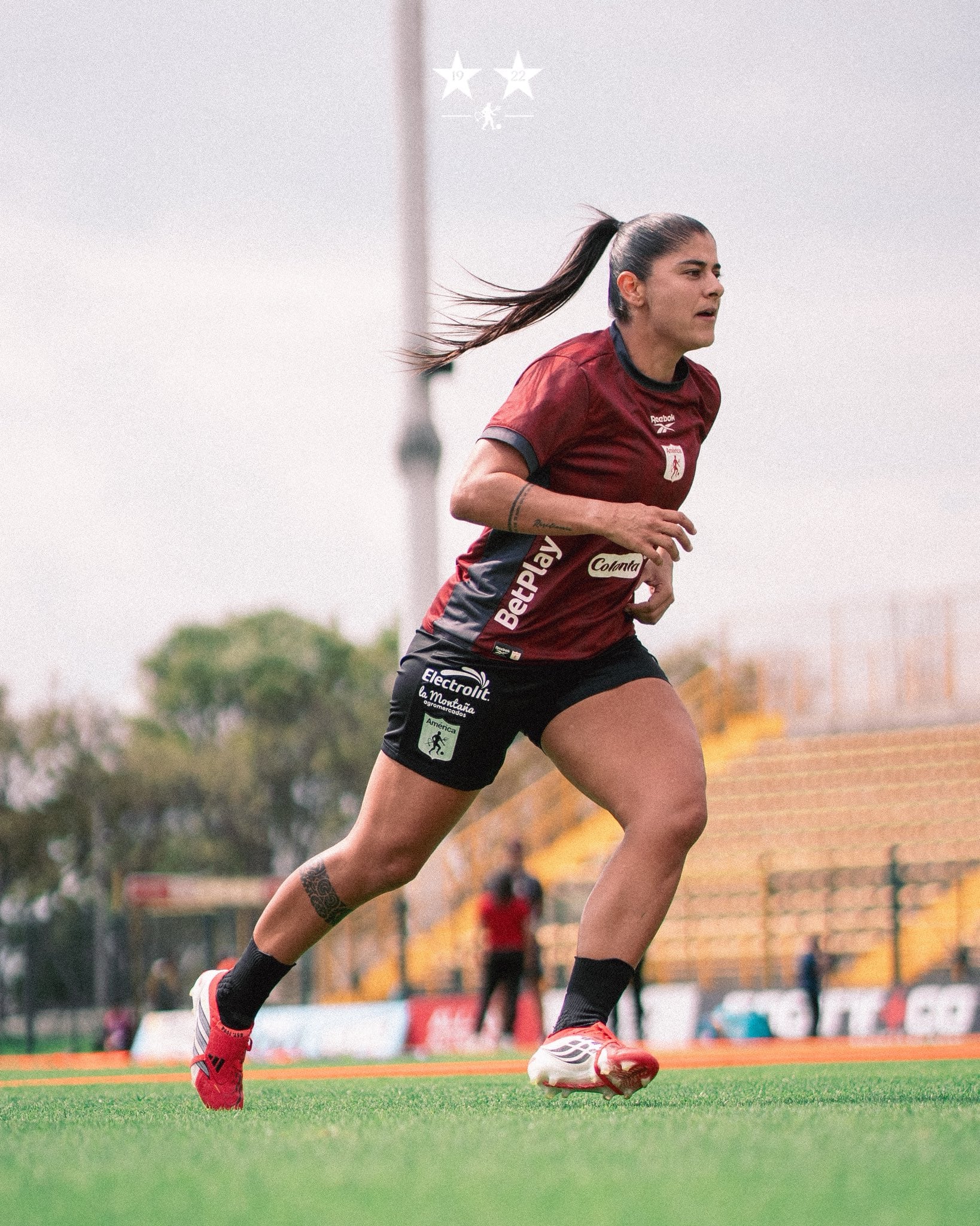 Catalina Usme, en diálogo con medios, resaltó los sacrificios personales que implica migrar para las futbolistas colombianas - crédito América de Cali Femenino