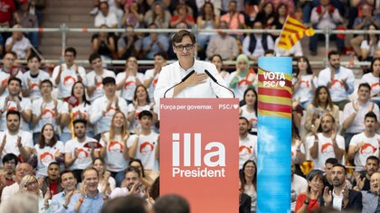 Elecciones catalanas, en directo: sigue en vivo el recuento de votos y los escaños que se llevan Puigdemont, Illa y el resto de candidatos
