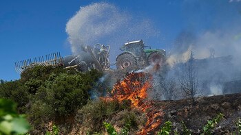 Los bomberos dijeron que 2.700