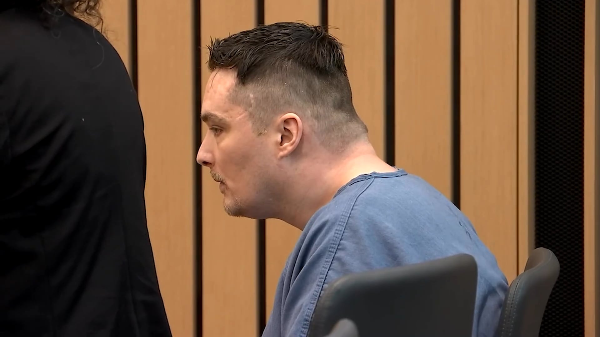 Jesse Lee Calhoun ya enfrentaba cinco cargos de asesinato en segundo grado y cuatro de profanación de cadáveres en segundo grado (Captura de video: KATU News).