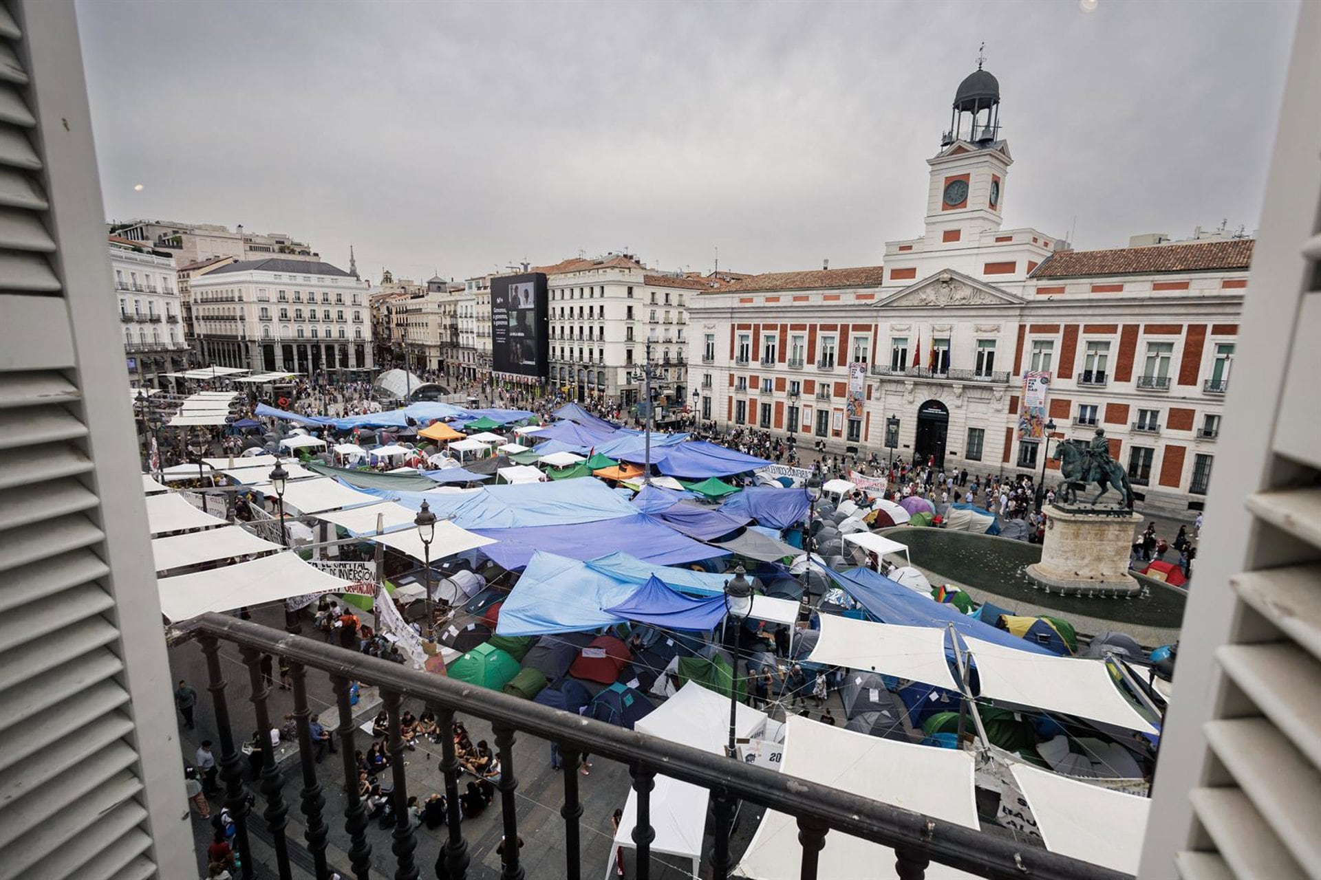 Cientos de personas acampan en Sol ante la situación de la vivienda. (Europa Press)