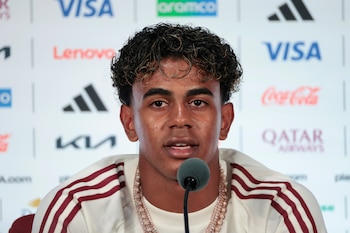 Lamine Yamal, de España, en una rueda de prensa este lunes, previo al partido de semifinales del Mundial 2026 ante Francia en Dallas (EE.UU.). EFE/Lavandeira Jr