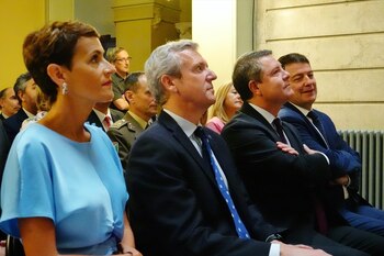 Imagen de archivo:
(I-D) La