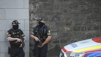 La Policía irlandesa detiene al presunto capo Daniel Kinahan nada más aterrizar en el país desde Dubái