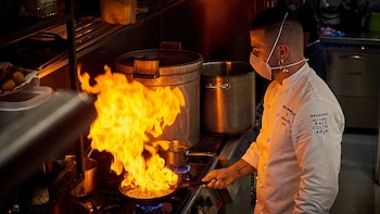 RTVE Play estrena 'Raíces', la serie documental sobre Carlos Maldonado ? El primer ganador de 'MasterChef' que ha logrado una estrella Michelin. (REMITIDA / HANDOUT por RTVE).