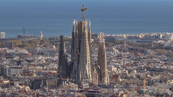 La Sagrada Familia desde una vista aérea (Canva)