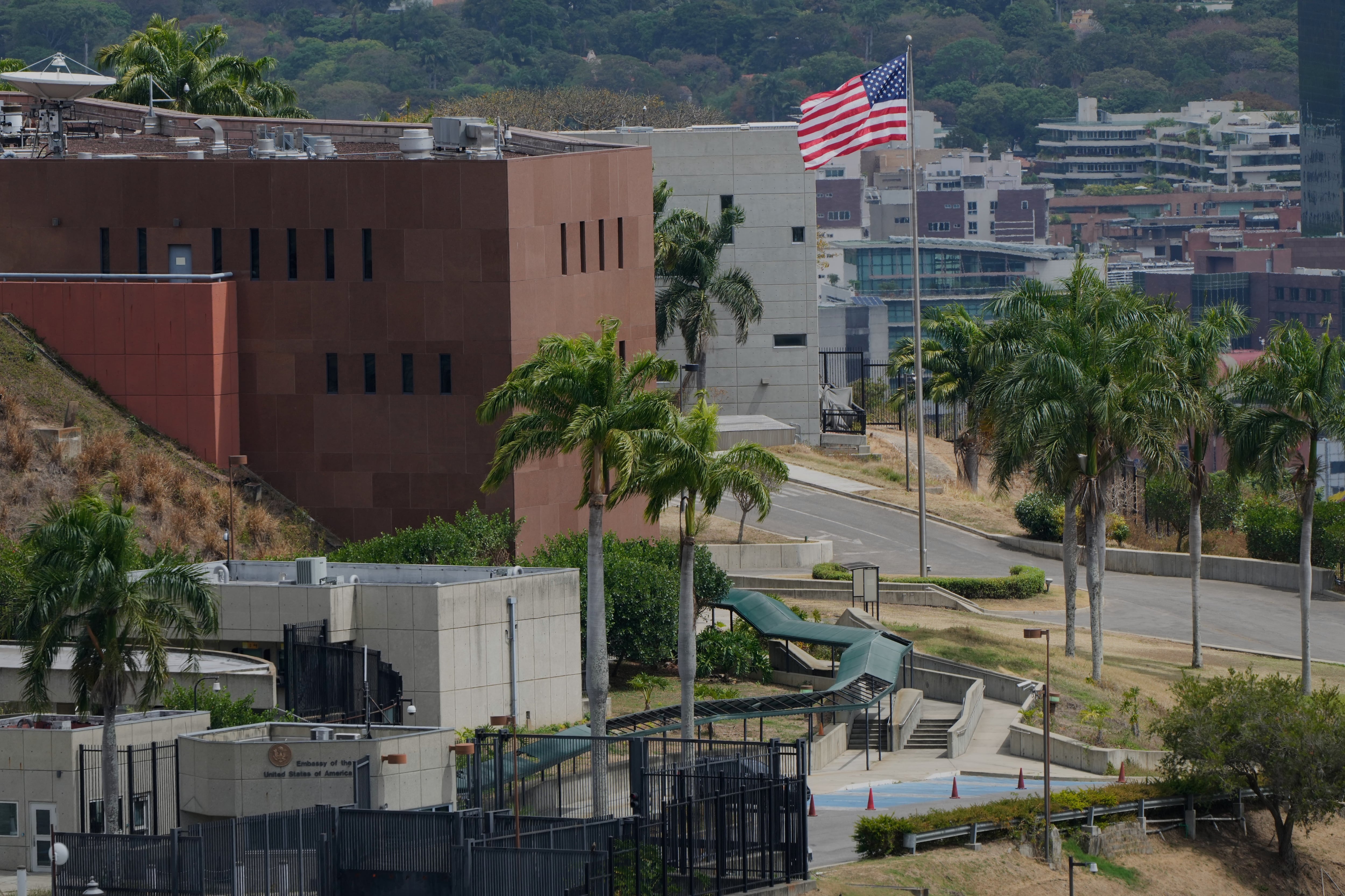 La Embajada de EEUU confirmó que todo su personal ya trabaja desde Caracas: “El objetivo es avanzar hacia elecciones libres”