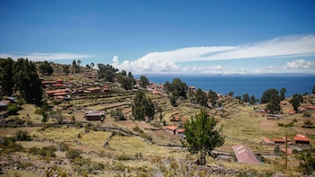 Rodeada de montañas y aguas