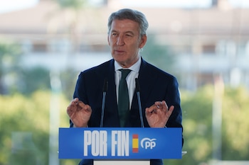 El presidente del PP, Alberto Núñez Feijóo, interviene en el acto público de precampaña sobre vivienda celebrado en Sevilla