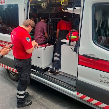 Paramédicos atendieron a los heridos en el sitio. Crédito: SSC