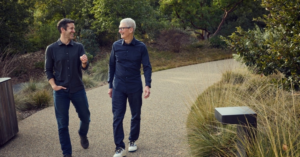 Tim Cook se baja del CEO de Apple y le deja a Ternus la papa caliente de la IA