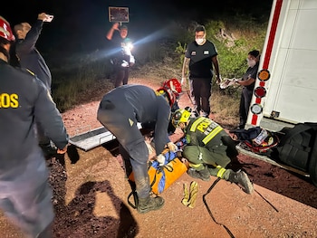 La víctima cayó a un abismo de más de 30 metros y las causas del accidente siguen bajo investigación - crédito Bomberos